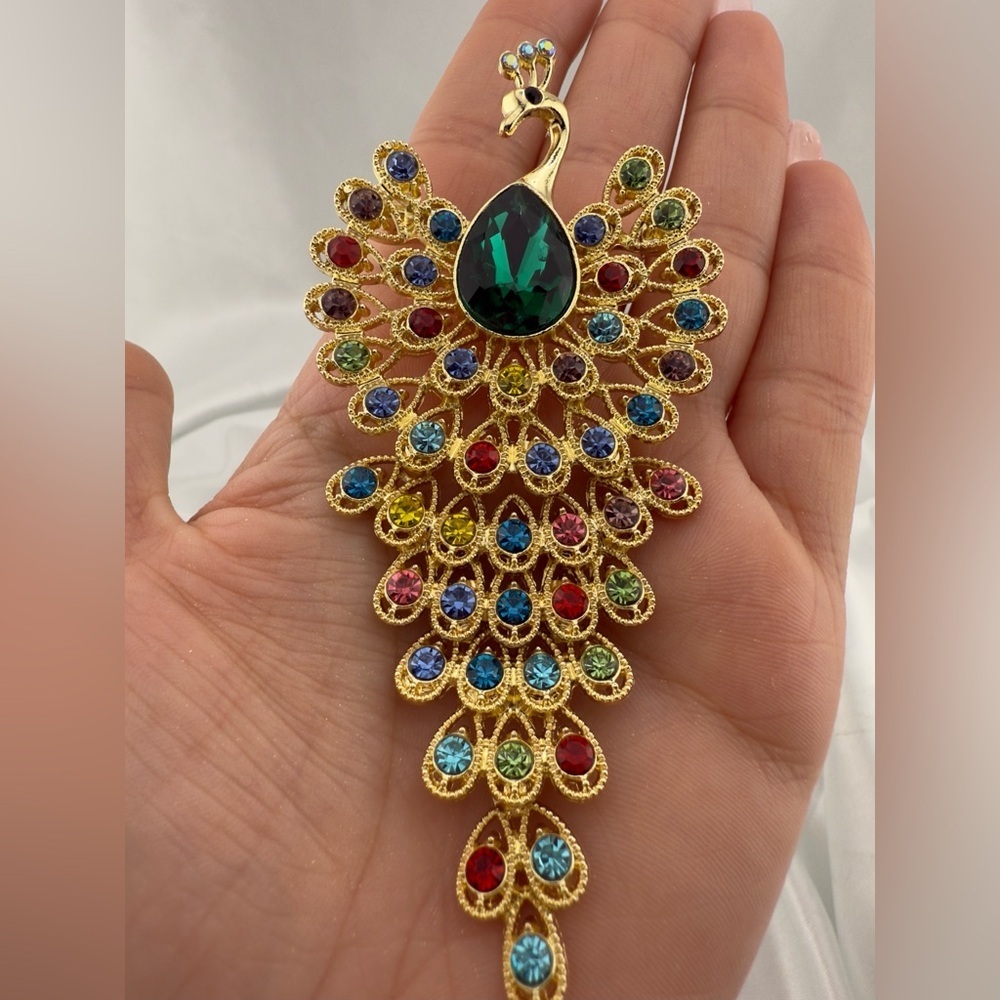 Queen Style Gold Peacock Brooch with Multicolor Gems - Picture 7 of 10